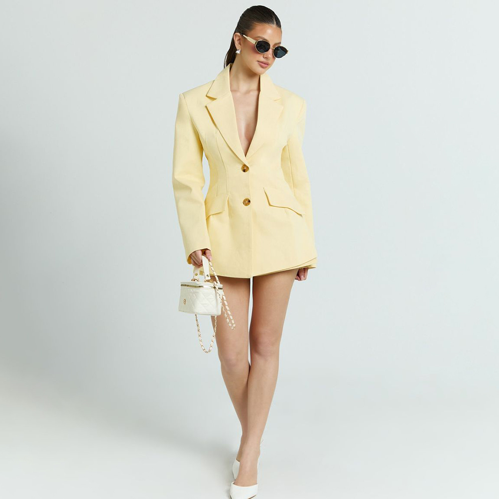 Yellow Formal Wear Women - ชุดสูทผู้หญิงสีเหลืองอ่อน 2 ชิ้น เสื้อแจ็คเก็ตปกเว้ากระดุมแถวเดียว+กางเกงขาสั้นเอวสูง สง่างาม เหมาะสำหรับใส่ทำงานในออฟฟิศหรือใส่ในชีวิตประจำวัน