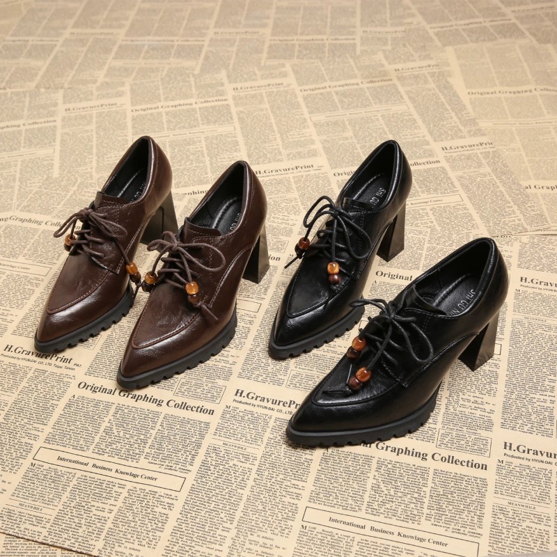 Pump Heel Block - รองเท้าส้นสูงหัวแหลมแบบสายรัดสไตล์เรโทรสำหรับผู้หญิง ส้นบล็อก พื้นหนา ใส่ได้ทุกโอกาสในฤดูใบไม้ผลิและฤดูใบไม้ร่วง