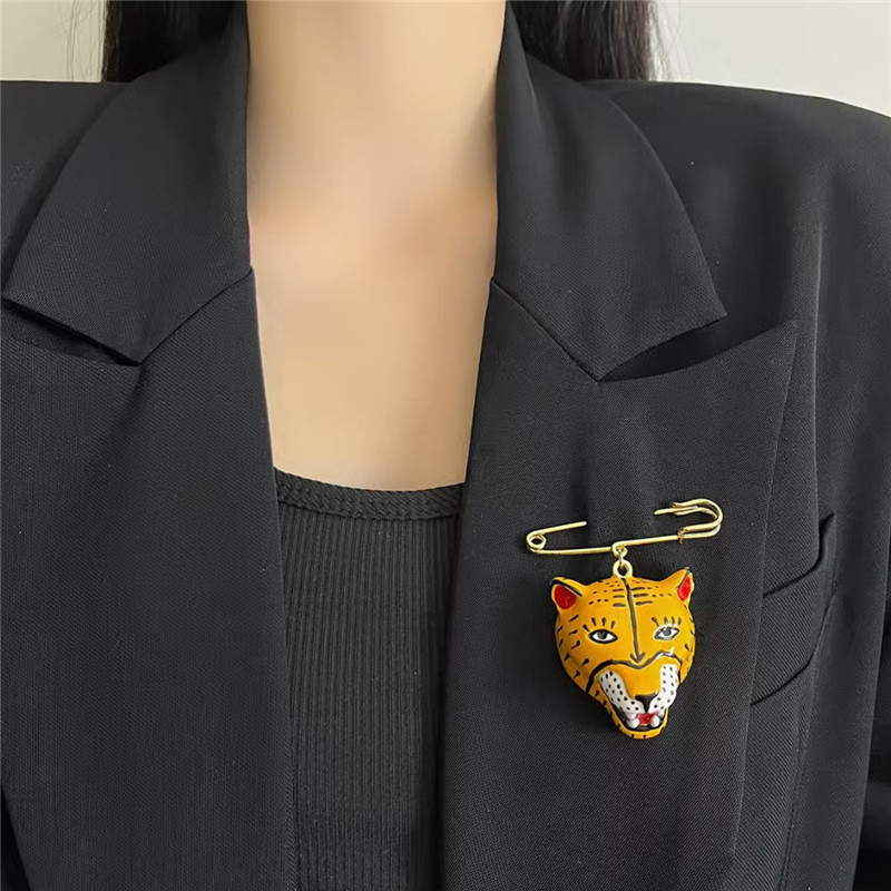 เข็มกลัดลายเสือเคลือบเงา ดีไซน - Women Formal Wear Western บทวิจารณ์และราคา